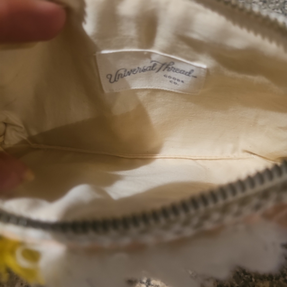 Universal Thread Textured Clutch - image 6